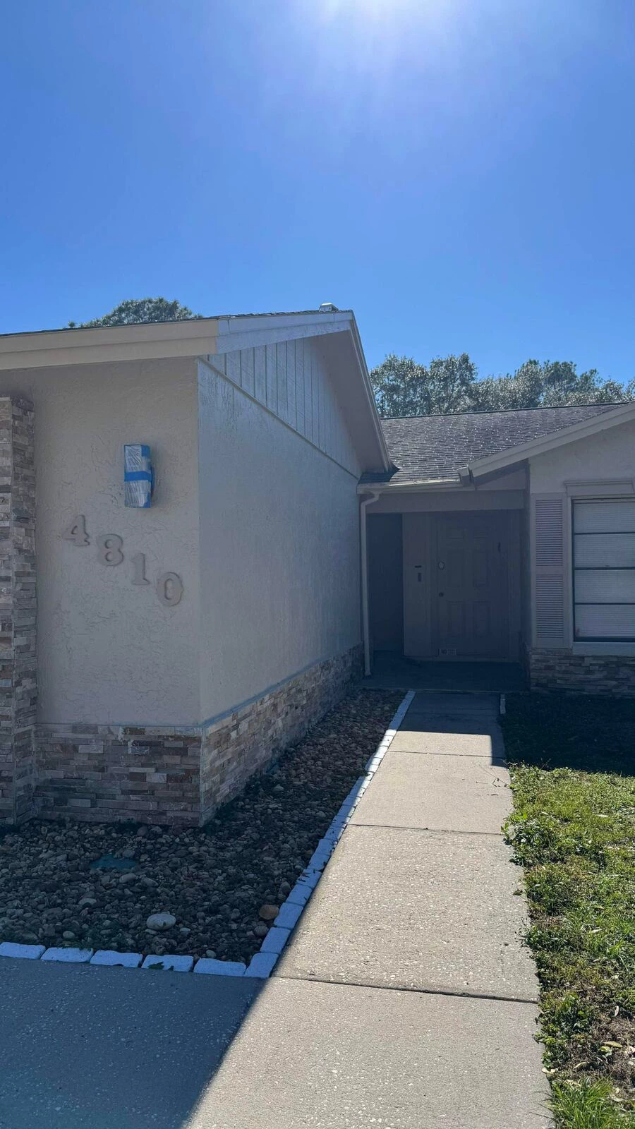 Exterior stucco painting on a Tampa home